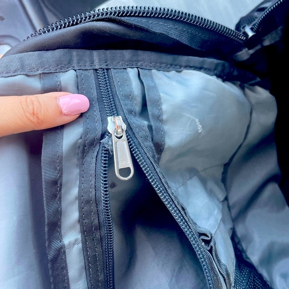 The North Face Jester Black Laptop Padded Shoulder Strap Backpack - Picture 5 of 5